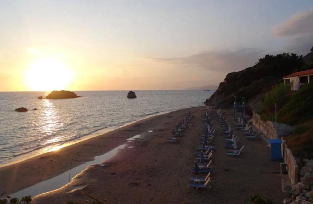 Stefanias Prasoudi Beach Ágios Matthaíos 外观 照片
