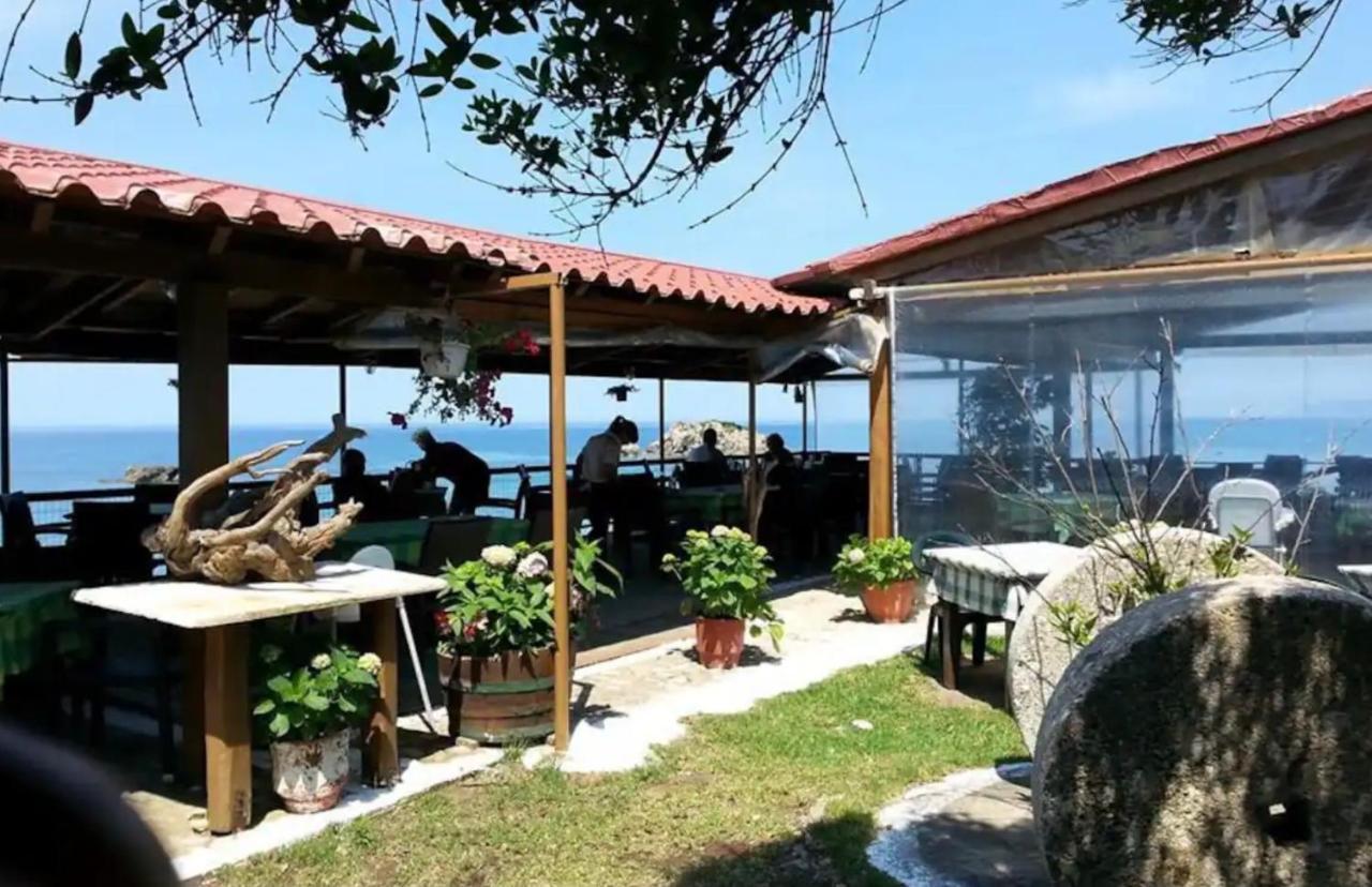 Stefanias Prasoudi Beach Ágios Matthaíos 外观 照片