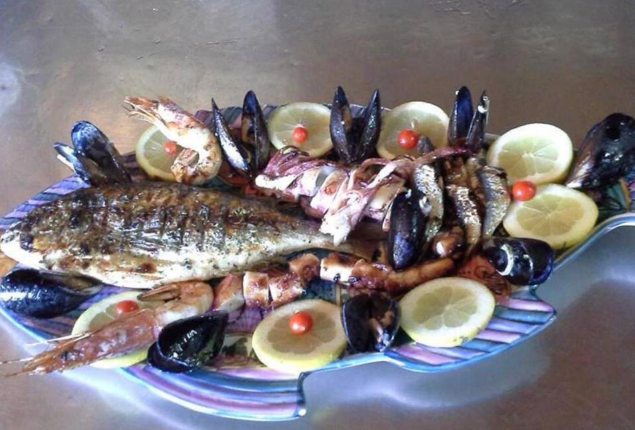 Stefanias Prasoudi Beach Ágios Matthaíos 外观 照片